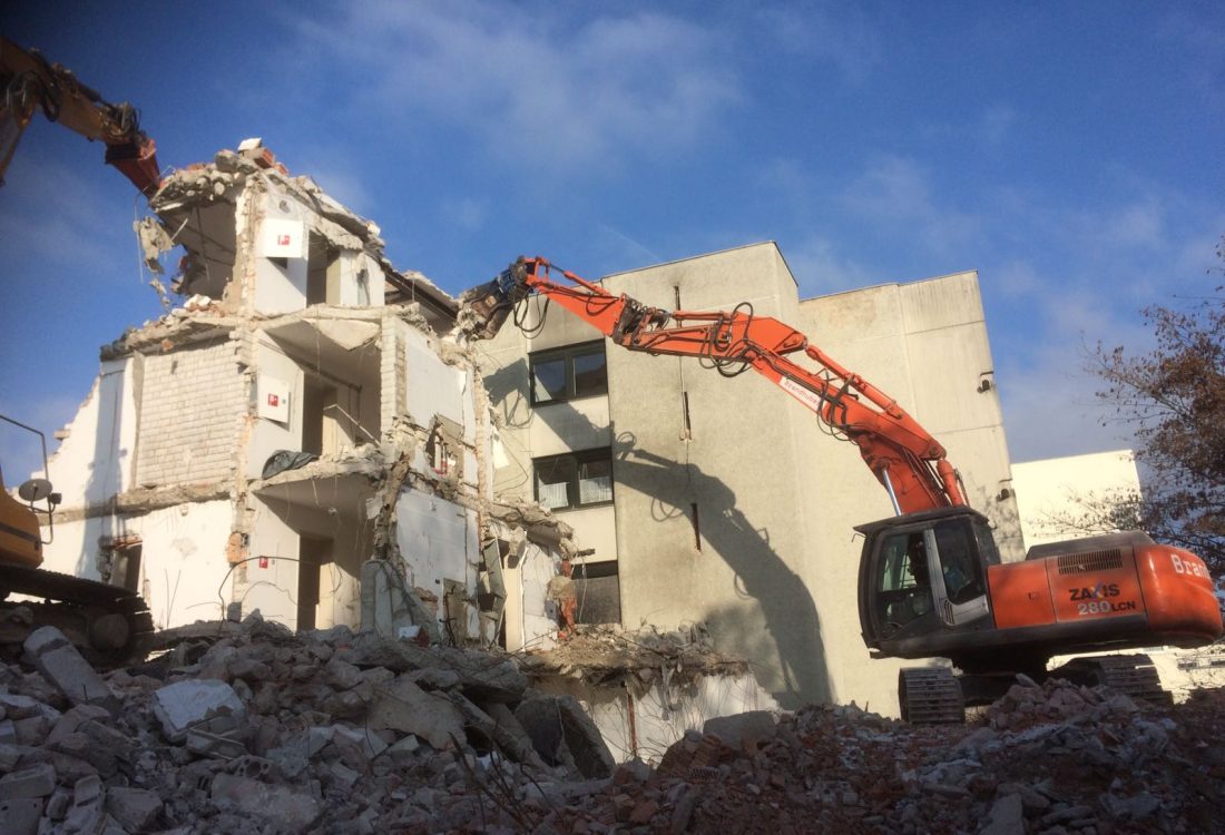 Abbruch Pflegeheim aus Stahlbeton, Bad Griesbach