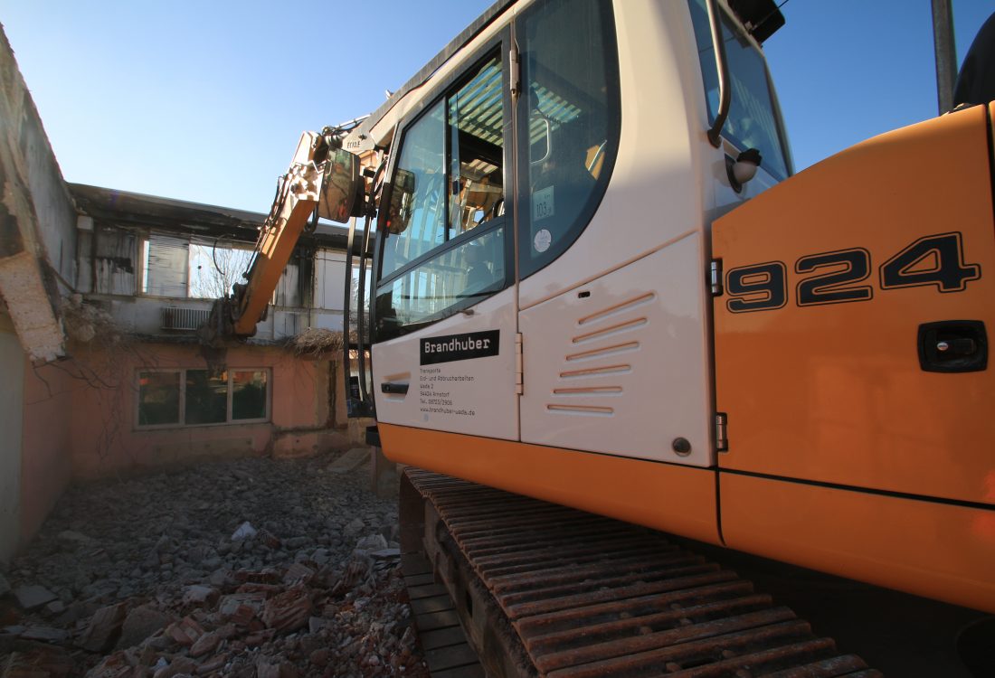 Räumung Brandstelle Gewerbehalle, Landshut